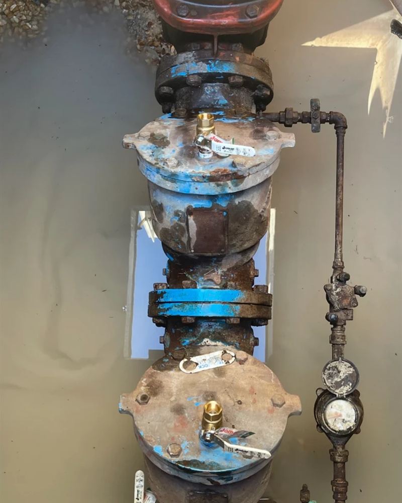 Large double check backflow assembly in a below-grade vault